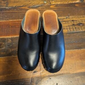 Black Leather Womens Clogs Sz 8